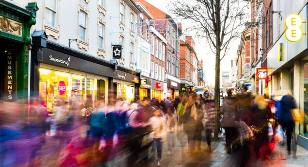 busy christmas uk street